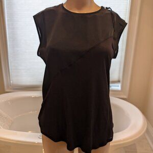 BCBGeneration Black Short Sleeve Top w/ Zipper Detail on Shoulder Size Small